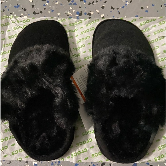 CROCS | Shoes | Nwt Crocs Unisex Classic Luxe Slipper Black Fur Size M3w5 |  Poshmark